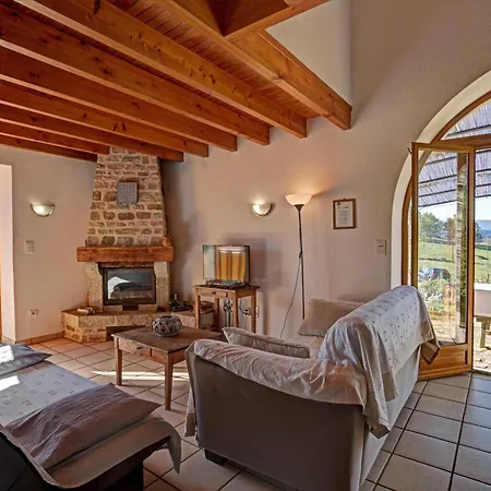 Rustique 6 Pers Avec Cheminée Et Grand Jardin, Animaux Acceptés - Fr-1-496-61 * Les Salles